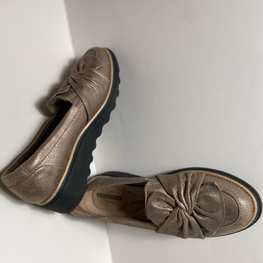 Collection By Clarks~Lightweight~Metallic Pewter~Leather~Platform Loafer~Size 6